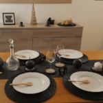 décoration de table avec des sets de tables noirs